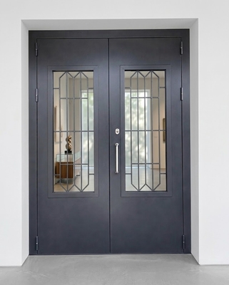 Двупольная остекленная дверь с решетками Двупольная остекленная дверь с решетками