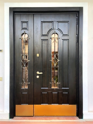 Полуторная дверь с отбойниками Полуторная дверь с отбойниками